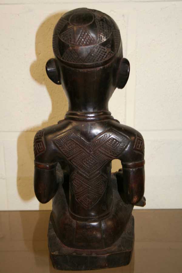 Kongo(maternité), d`afrique : R.D.du Congo, statuette Kongo(maternité), masque ancien africain Kongo(maternité), art du R.D.du Congo - Art Africain, collection privées Belgique. Statue africaine de la tribu des Kongo(maternité), provenant du R.D.du Congo,  1607: Maternité Yombe,position en tailleur avec un enfant sur les genoux.l